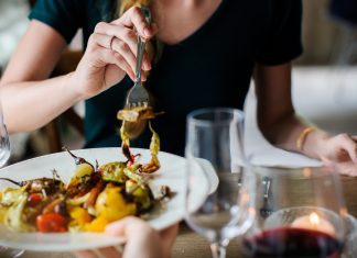 Quando o suor excessivo durante a alimentação pode ser um problema?